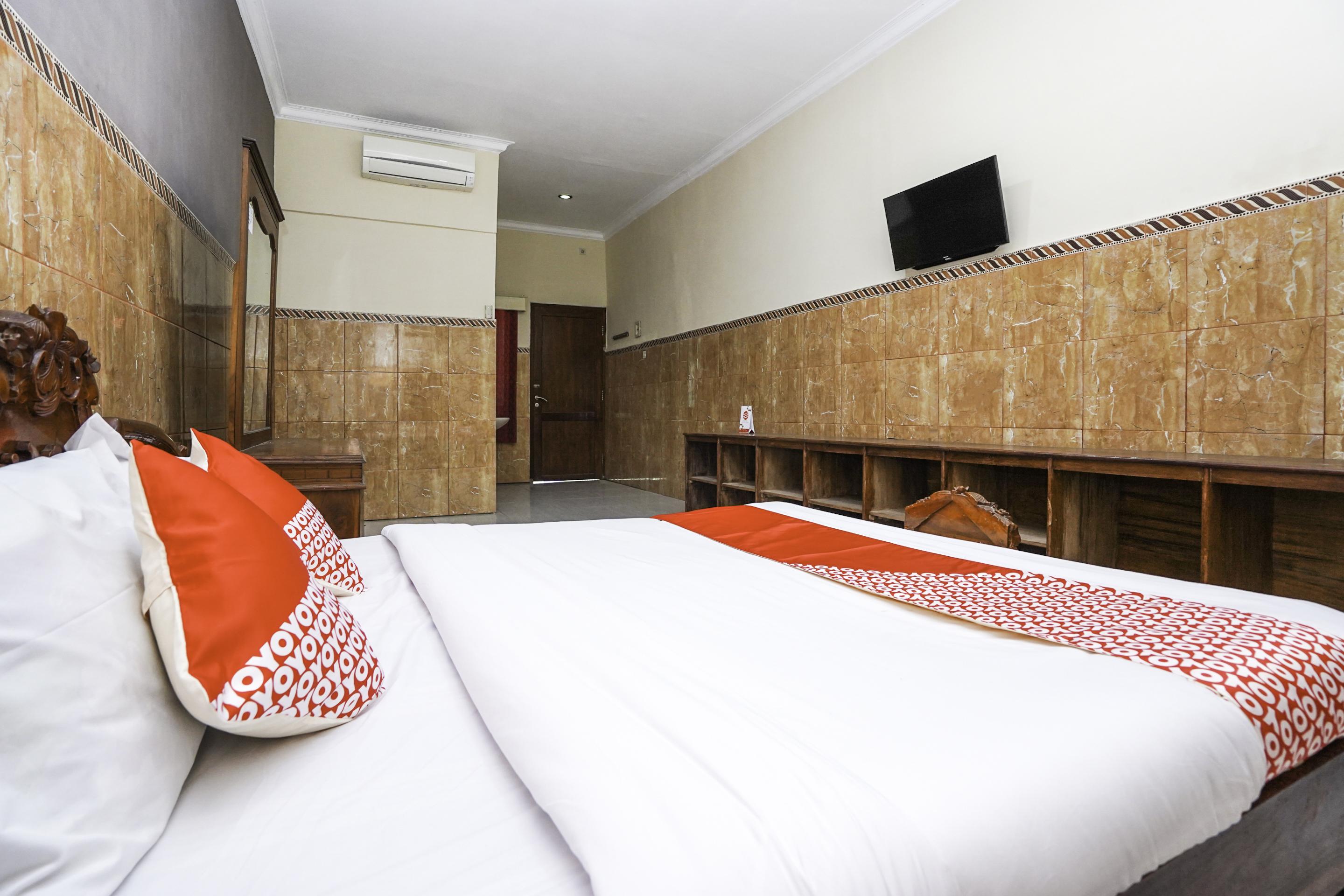 Oyo 2715 Hotel Madinah Syariah Pamekasan Exterior photo