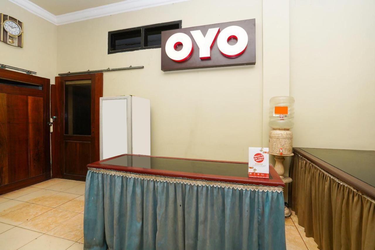 Oyo 2715 Hotel Madinah Syariah Pamekasan Exterior photo